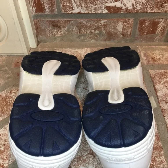 Propet Women's White Navy Mary Jane Therapeutic Walker Shoes size 9 W - Picture 7 of 16